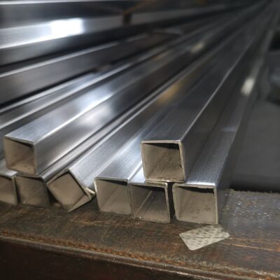 0.6mm-3.5mm Kalınlığı Ayna Satin Yüzeyi 201 304 316 Sınıf 30mmx30mm Paslanmaz Çelik Inox Kare Tüp Borusu