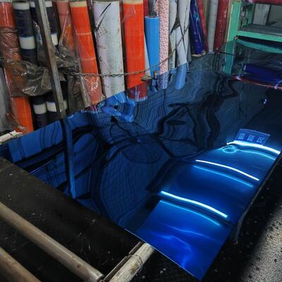 4ftx8ft 1220mmx2440mm SS201 Mavi Renkli 8K Ayna Paslanmaz Çelik Levha 0.4mm-3.0mm Kalınlık